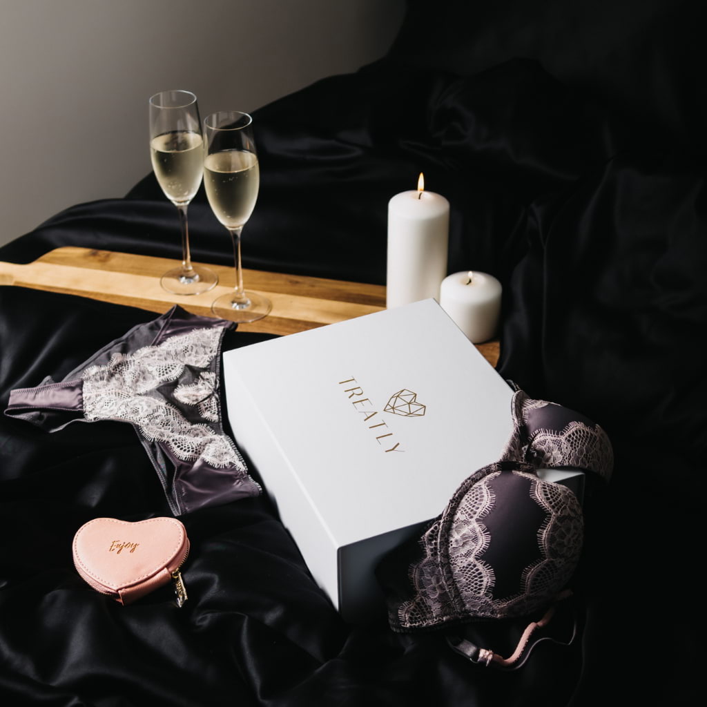 Gift for Her - Monthly Luxury Lingerie Subscription Box - 6 months with free gifts Gift for Her - Monthly Luxury Lingerie Subscription Box - 6 months with free gifts